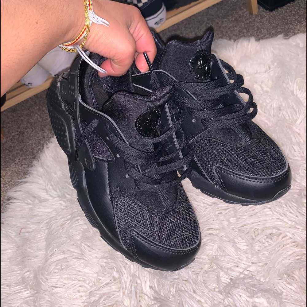 black huaraches